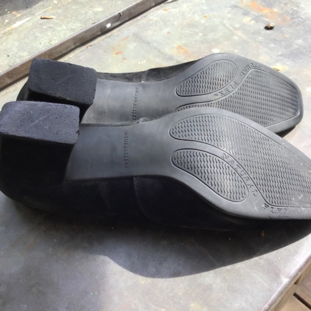 Black shoe -great base for creative makeover - Picture 2 of 4